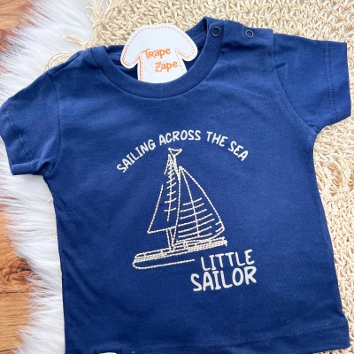 Conj. Camiseta Little Sailor e Bermuda - Marinho e Areia